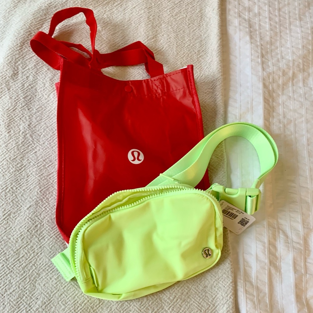 Lululemon Everywhere Belt Bag - Neon Yellow